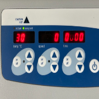VWR Incubating Microplate Shaker image 3